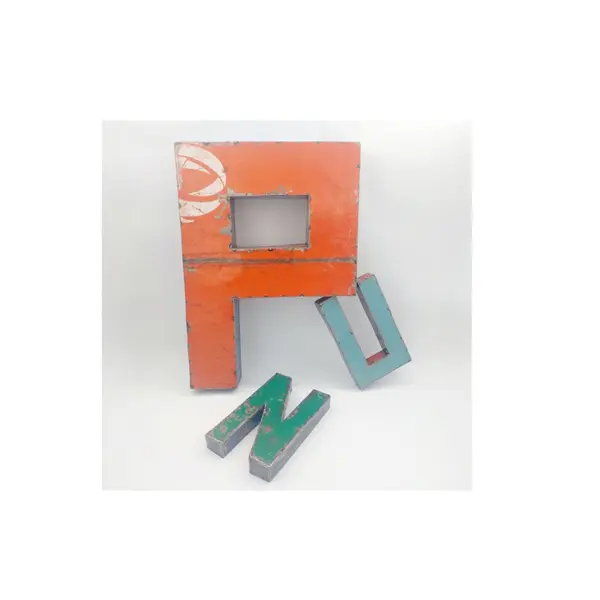 Lettres métal