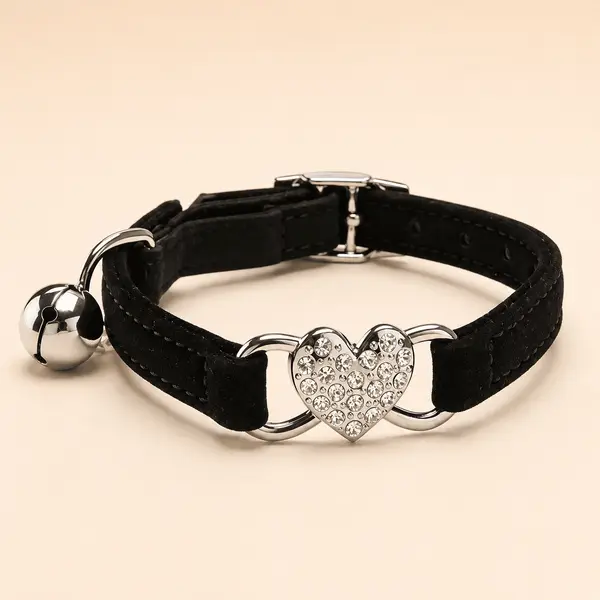 Collier chien à breloque cœur et cloche noir